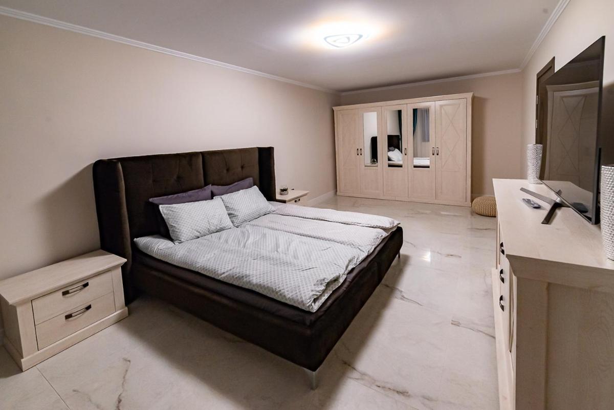 Appartamento Moky Rezident 2 Arad Esterno foto